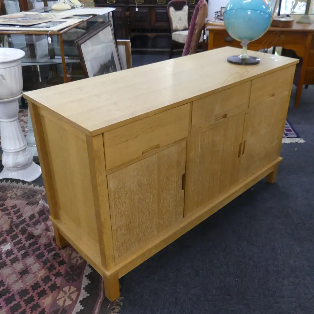 OAK DESIGNER DRESSER 3 DRAWER 3 DOOR SIMPLE LINES Image 1++