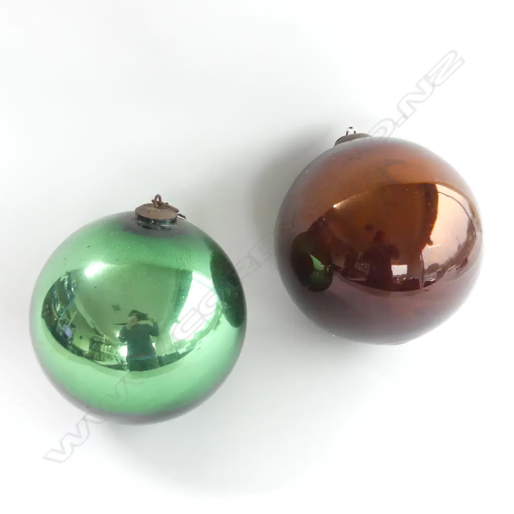 2 VINTAGE 'WITCH BALLS' COPPER TONE 220mm dia / GREEN 190mm dia Image 1++
