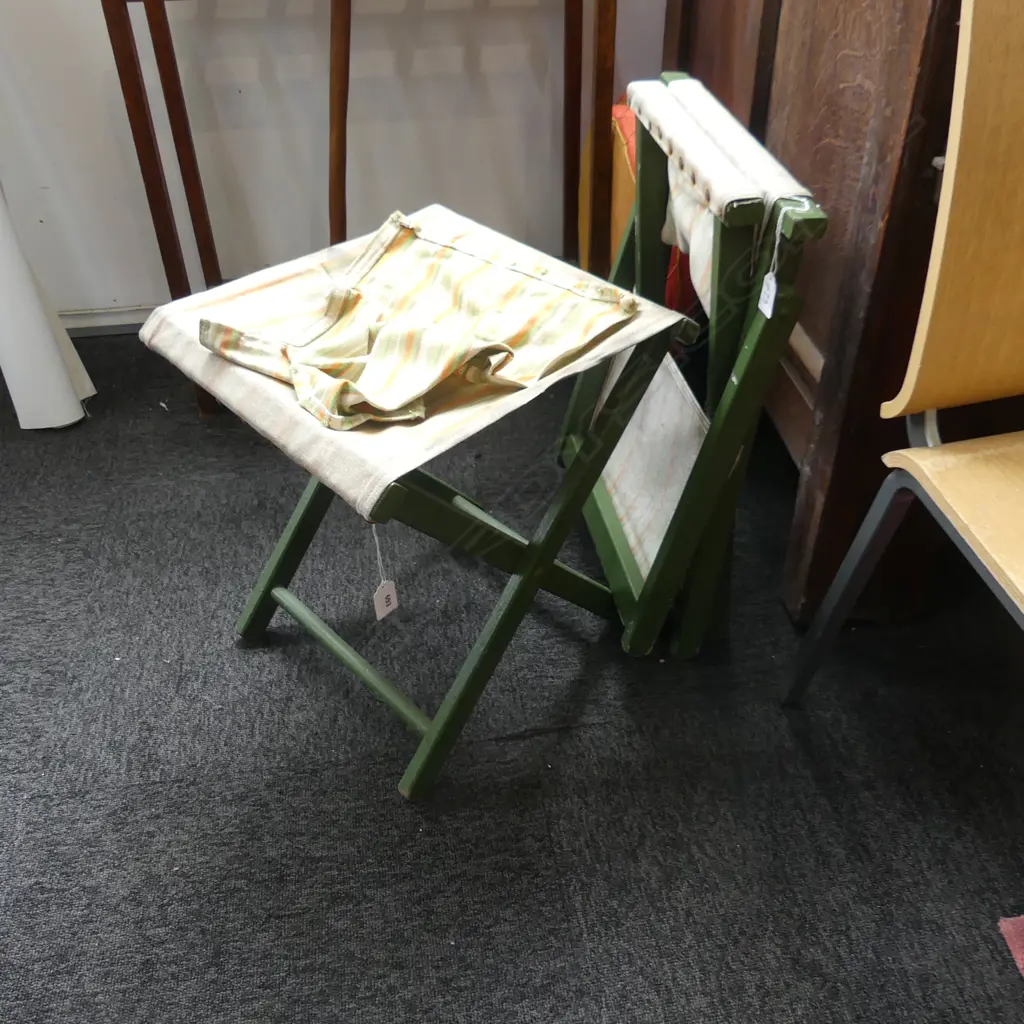 2 VINTAGE PAINTED BEACH SEATS Image 1++