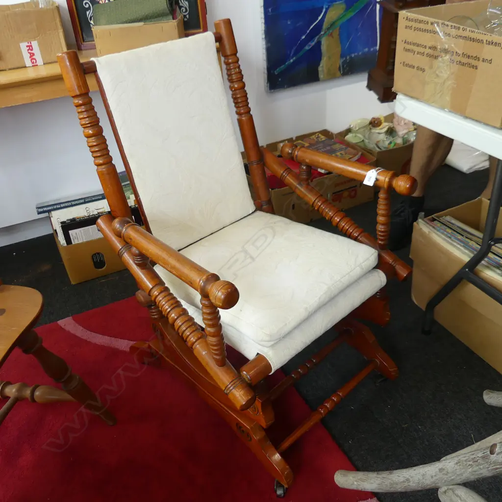 VINTAGE ROCKING CHAIR  Image 1++