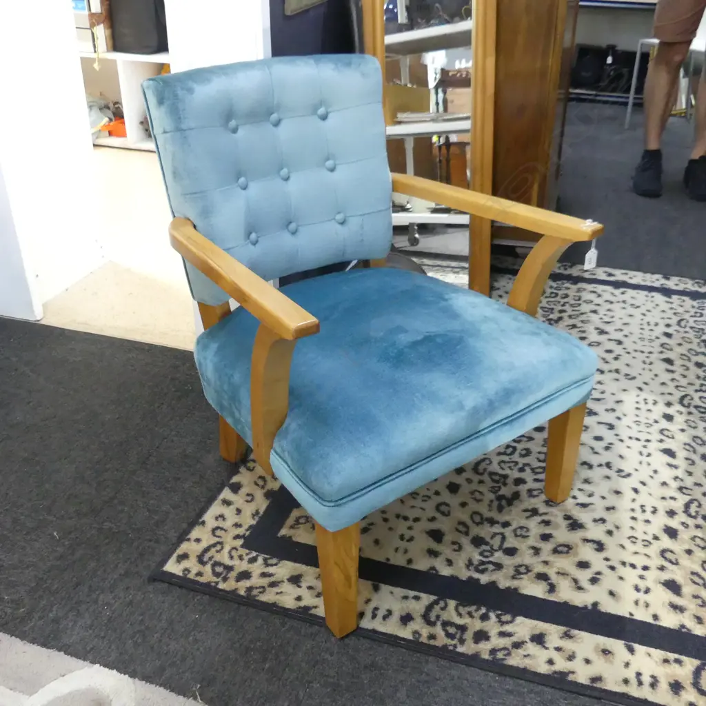TEAL UPHOLSTERED CHAIR Image 1++