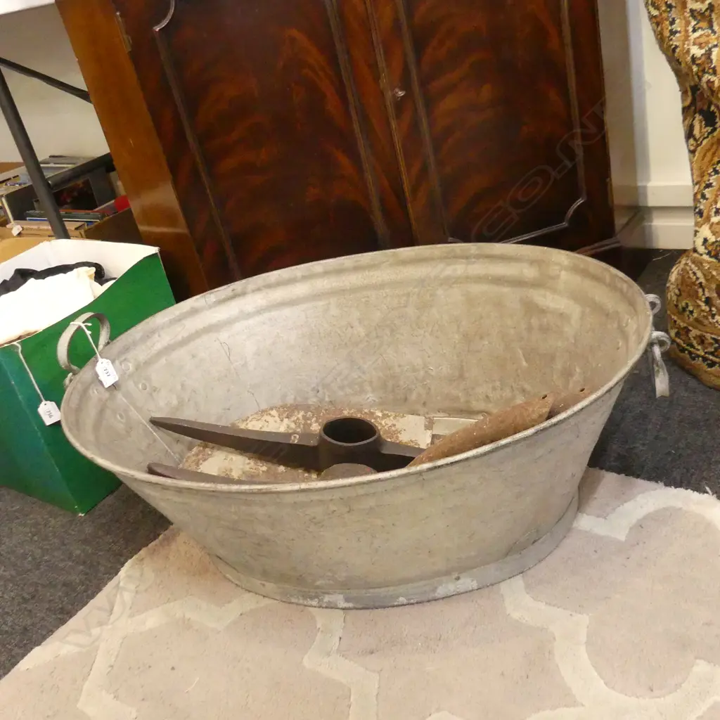 LGE GALVANIZED METAL TUB W.700mm + PR SPADE HEADS, PR PICK AXE HEADS Image 1++