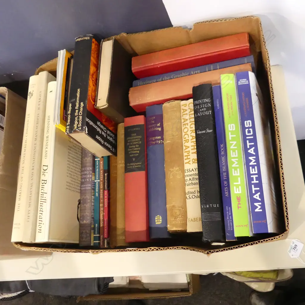 BOX OF ASST BOOKS Image 1++