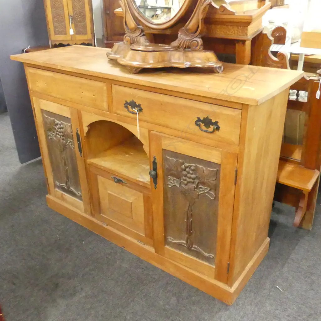 COLONIAL KAURI MIRROR BACK SIDEBOARD Image 1++