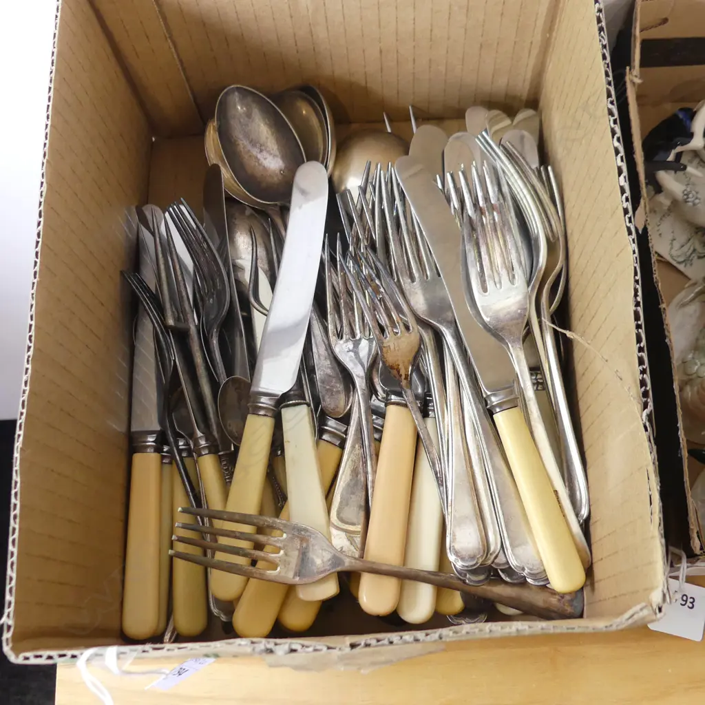 SMALL BOX MIXED CUTLERY Image 1++