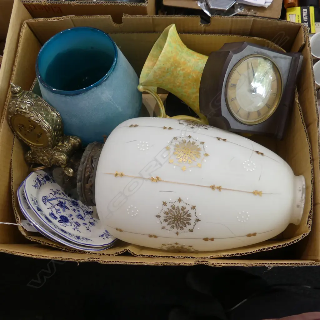 BOX LOT LIGHT FITTING GLASS VASE CLOCKS ETC Image 1++