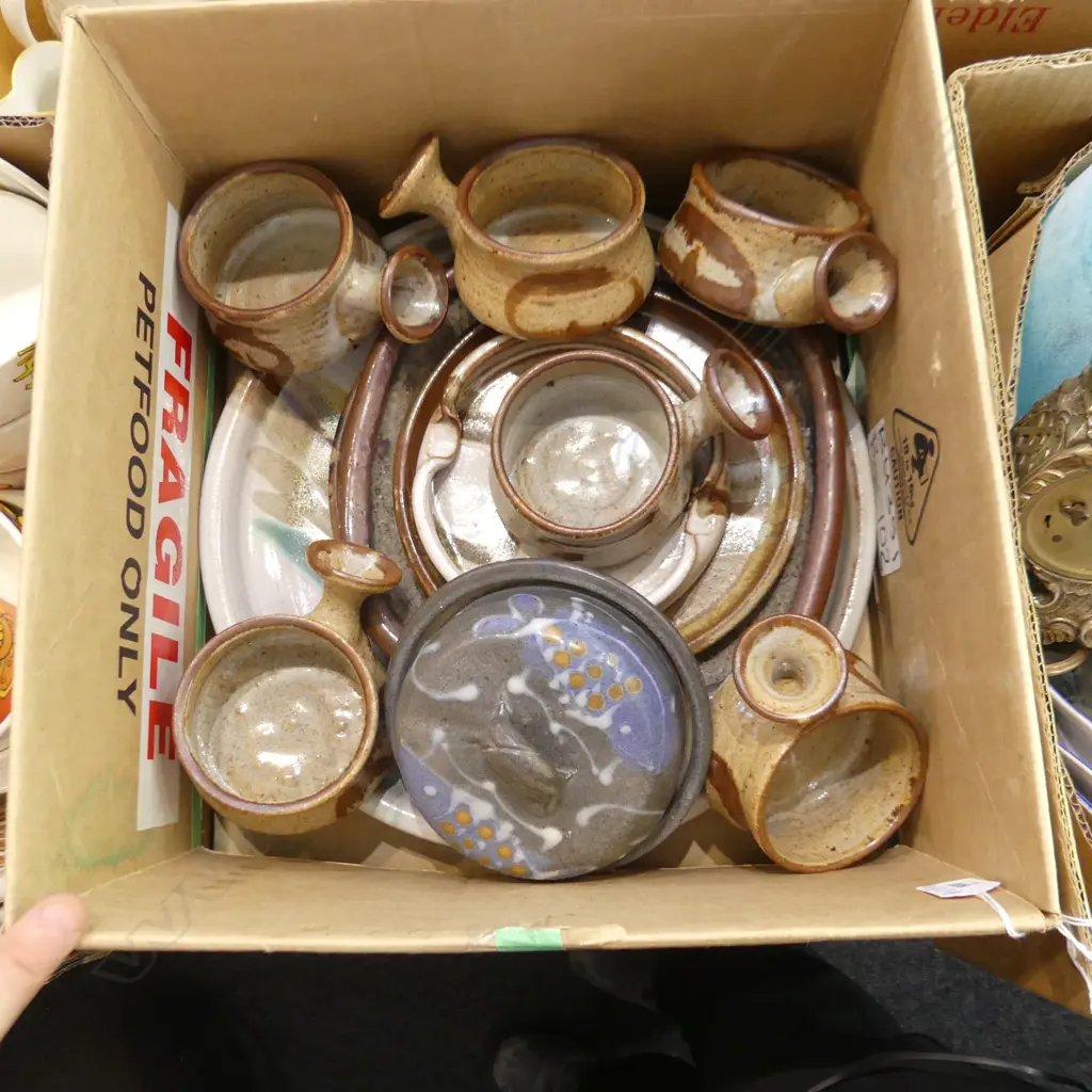 BOX LOT NZ CERAMICS; BRIAN GARTSIDE ETC Image 1++