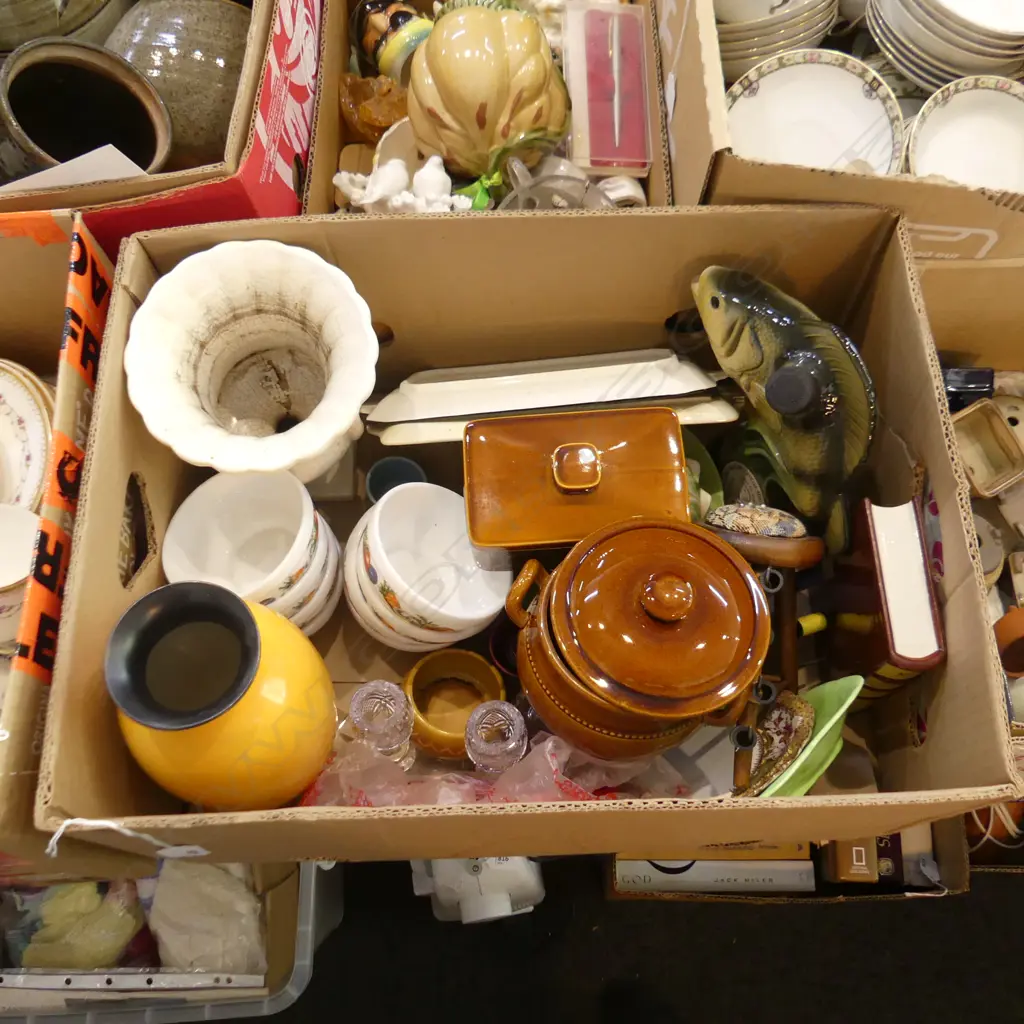 BOX LOT CHINA CRYSTAL ETC Image 1++