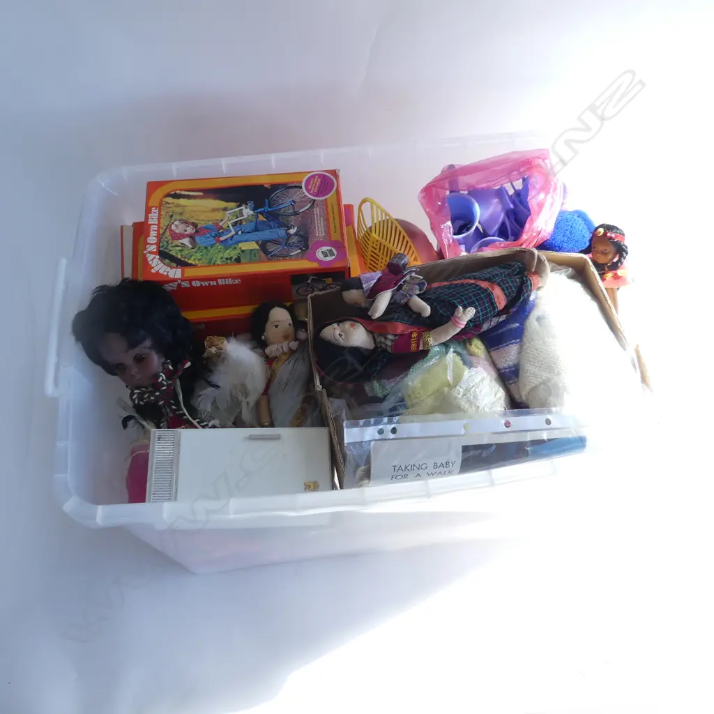 LARGE BOX VINTAGE DOLLS ETC Image 1++