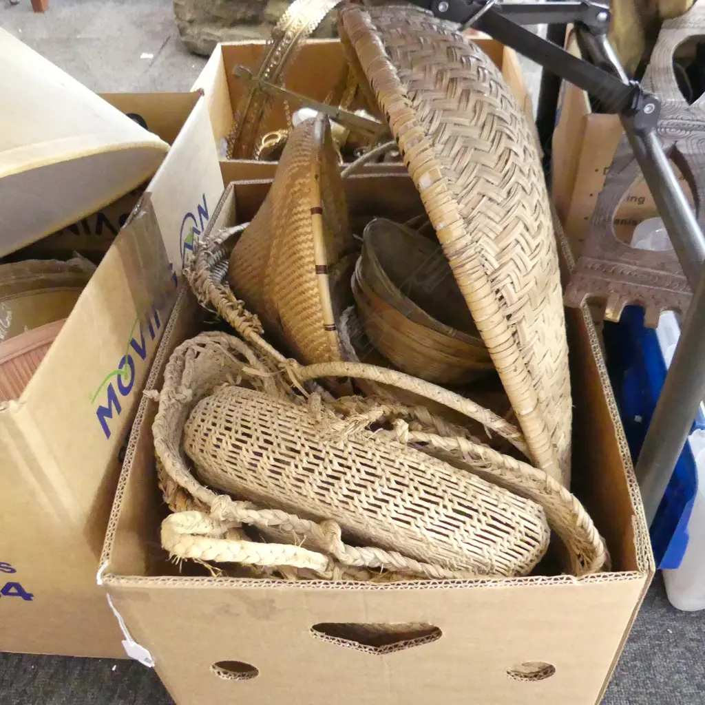 BOX LOT MAORI WOVEN ITEMS ETC Image 1++