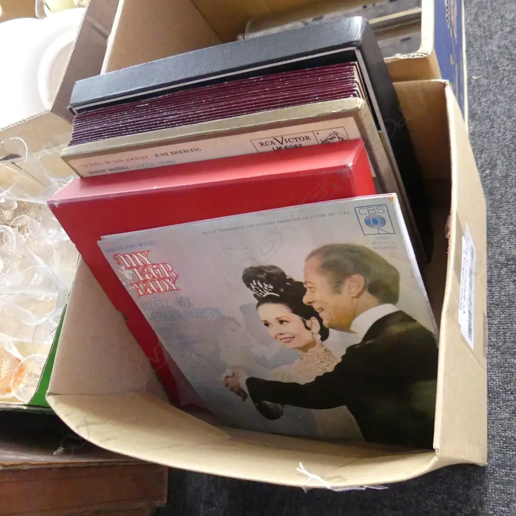 BOX OLD VINYL RECORDS INCL HOLLYWOOD & BROADWAY GREATS Image 1++