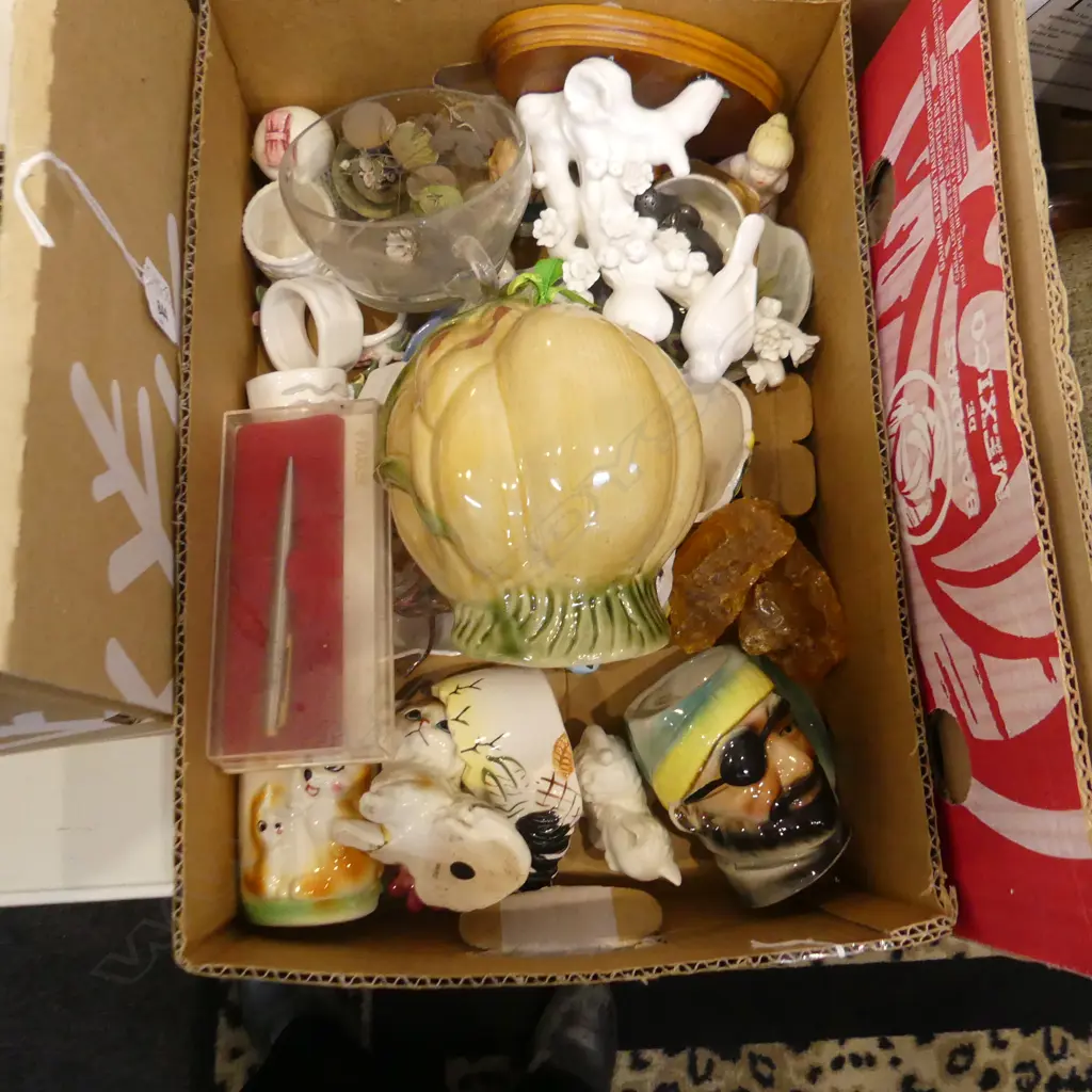 BOX ASST VINTAGE ORNAMENTS + 2 PCS KAURI GUM / PARKER PEN ETC. Image 1++