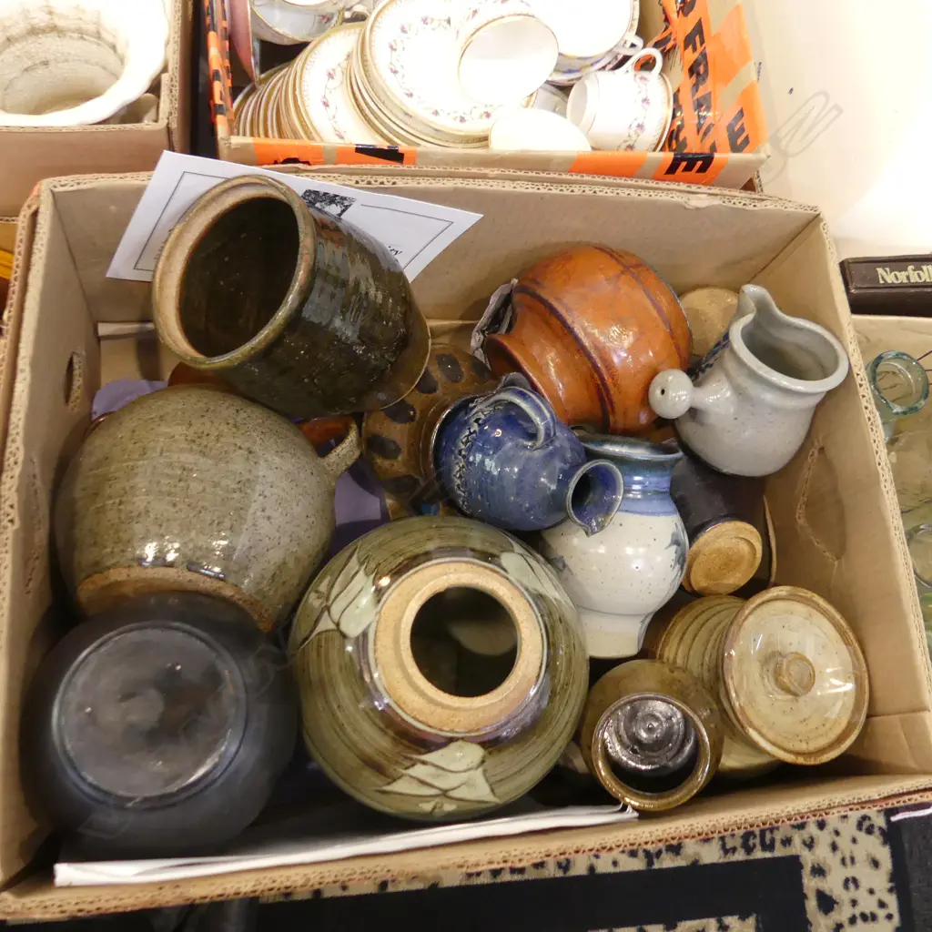 BOX LOT ASST. NZ STUDIO POTTERY  Image 1++