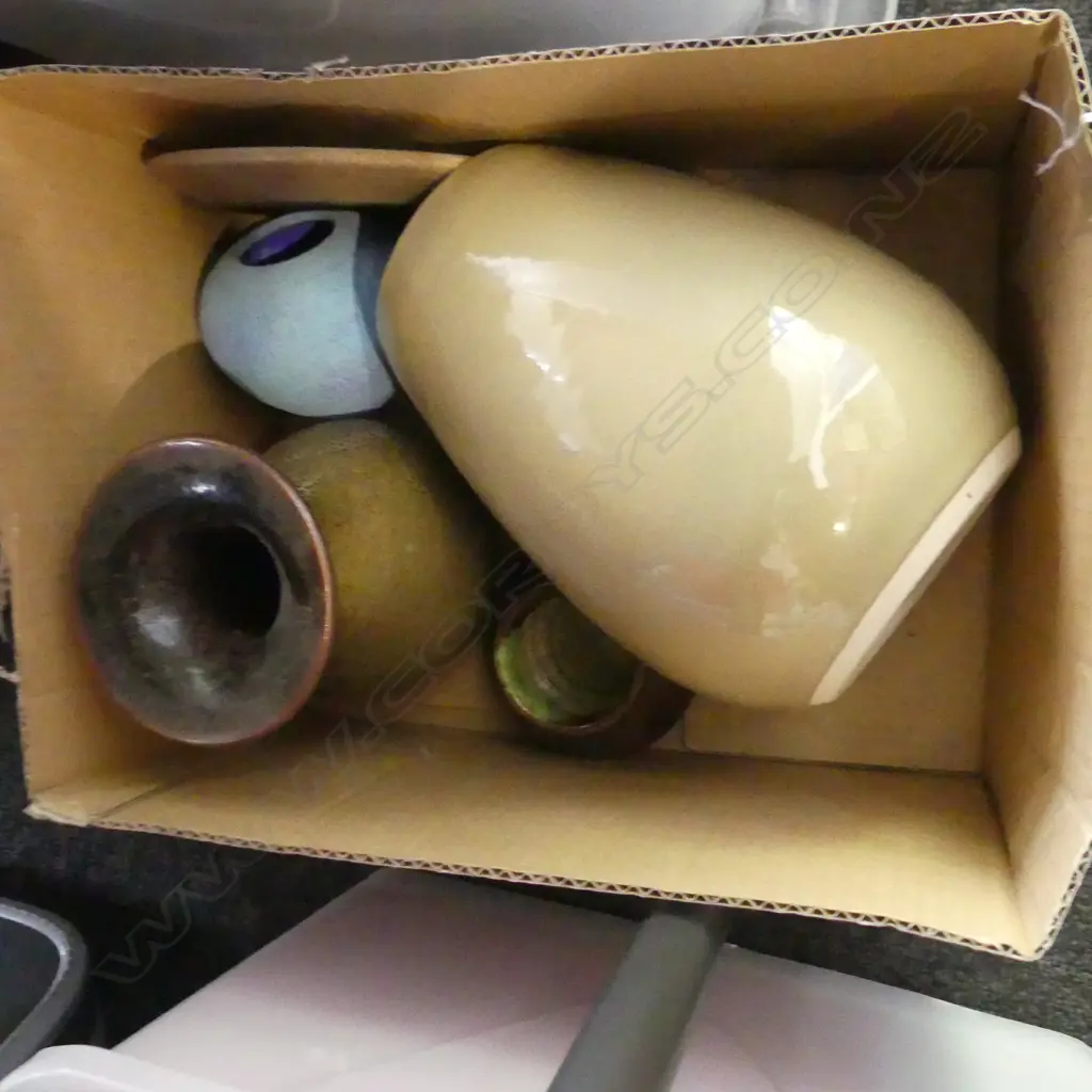 BOX LOT POTTERY NZ & SCOTTISH  Image 1++