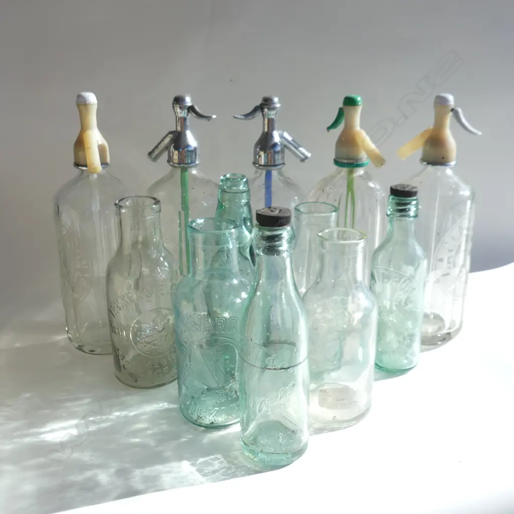 BOX LOT 5 SYPHONS + 7 BOTTLES (1 CODD) Image 1++