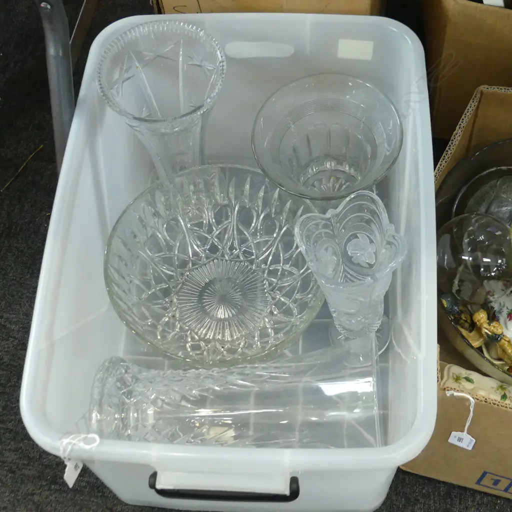 CRATE ASST CUT GLASS & CRYSTAL VASES & BOWL Image 1++