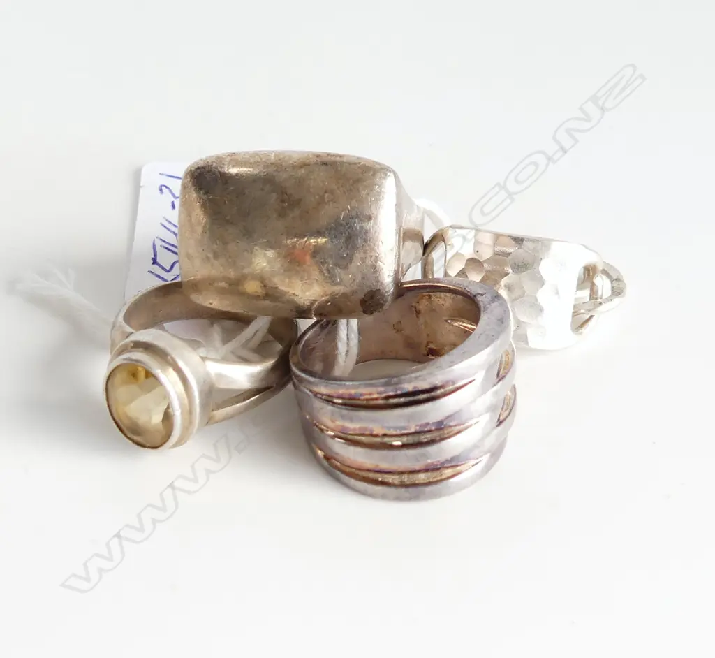 4 DESIGNER VARIOUS SILVER RINGS 28gms Image 1++
