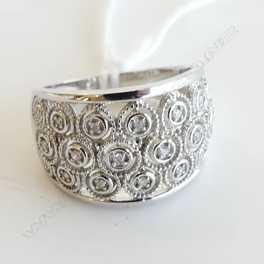 925 SILVER & DIAMOND RING SIZE O Image 1++