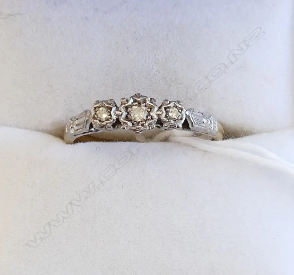 18CT GOLD & PLATINUM & DIAMOND RING SIZE N Image 1++