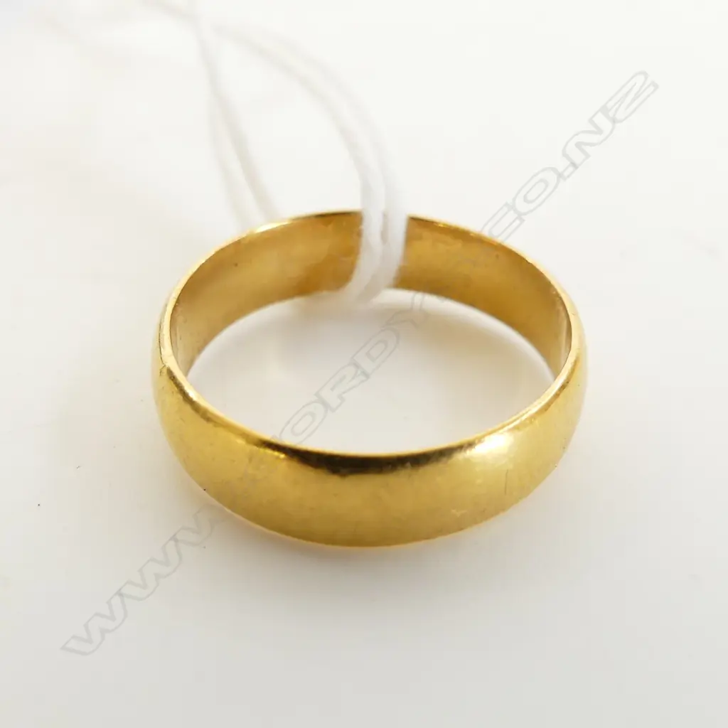 22CT GOLD WEDDER RING 4.5 GRAMS SIZE M 1/2 Image 1++