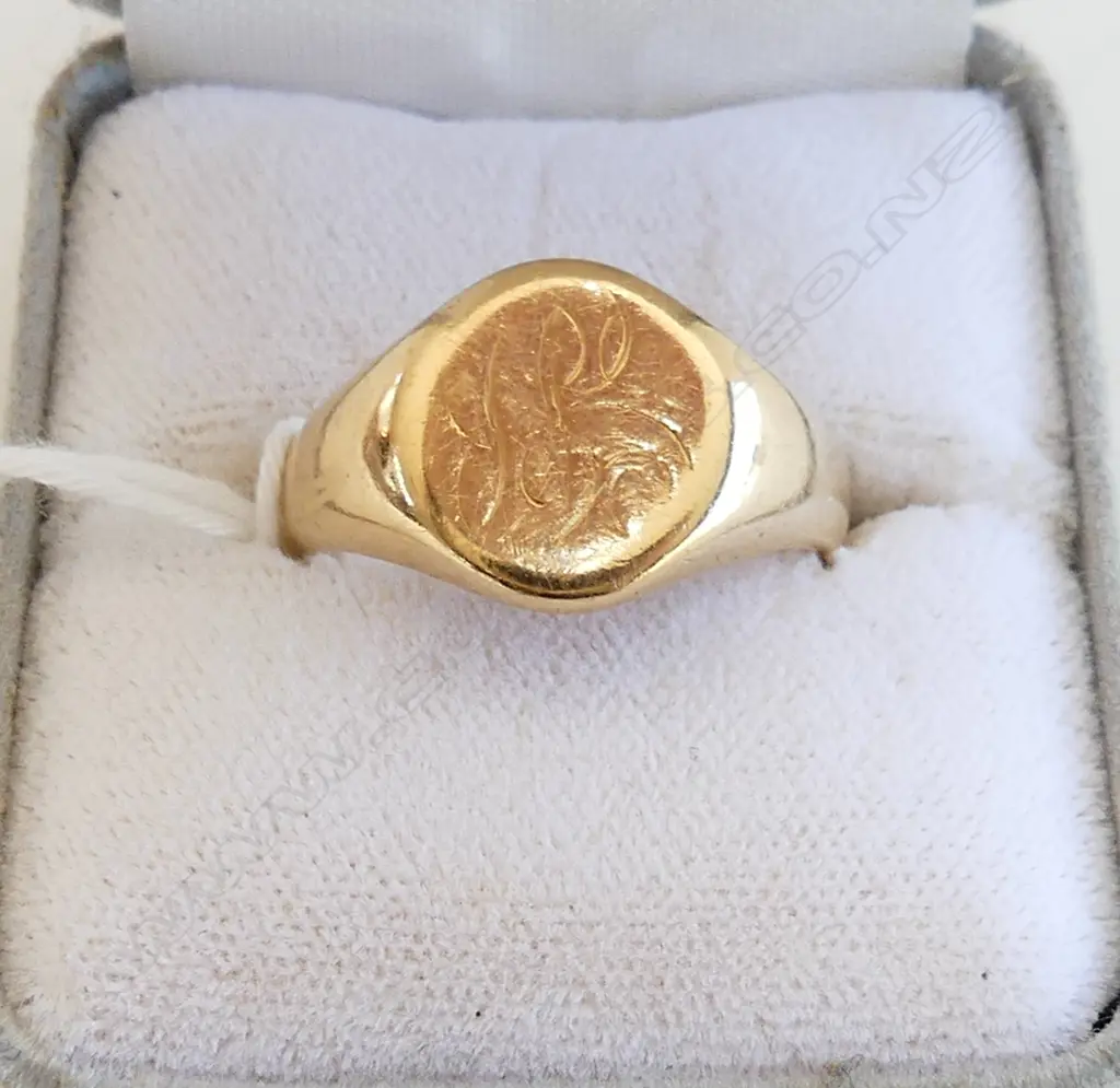 18CT GOLD SIGNET RING 11GMS SIZE S  ENGLISH MARKS (CHESTER) 1921 Image 1++