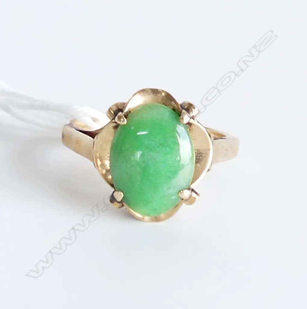 14CT GOLD & JADEITE RING 3.13gms SIZE N Image 1++