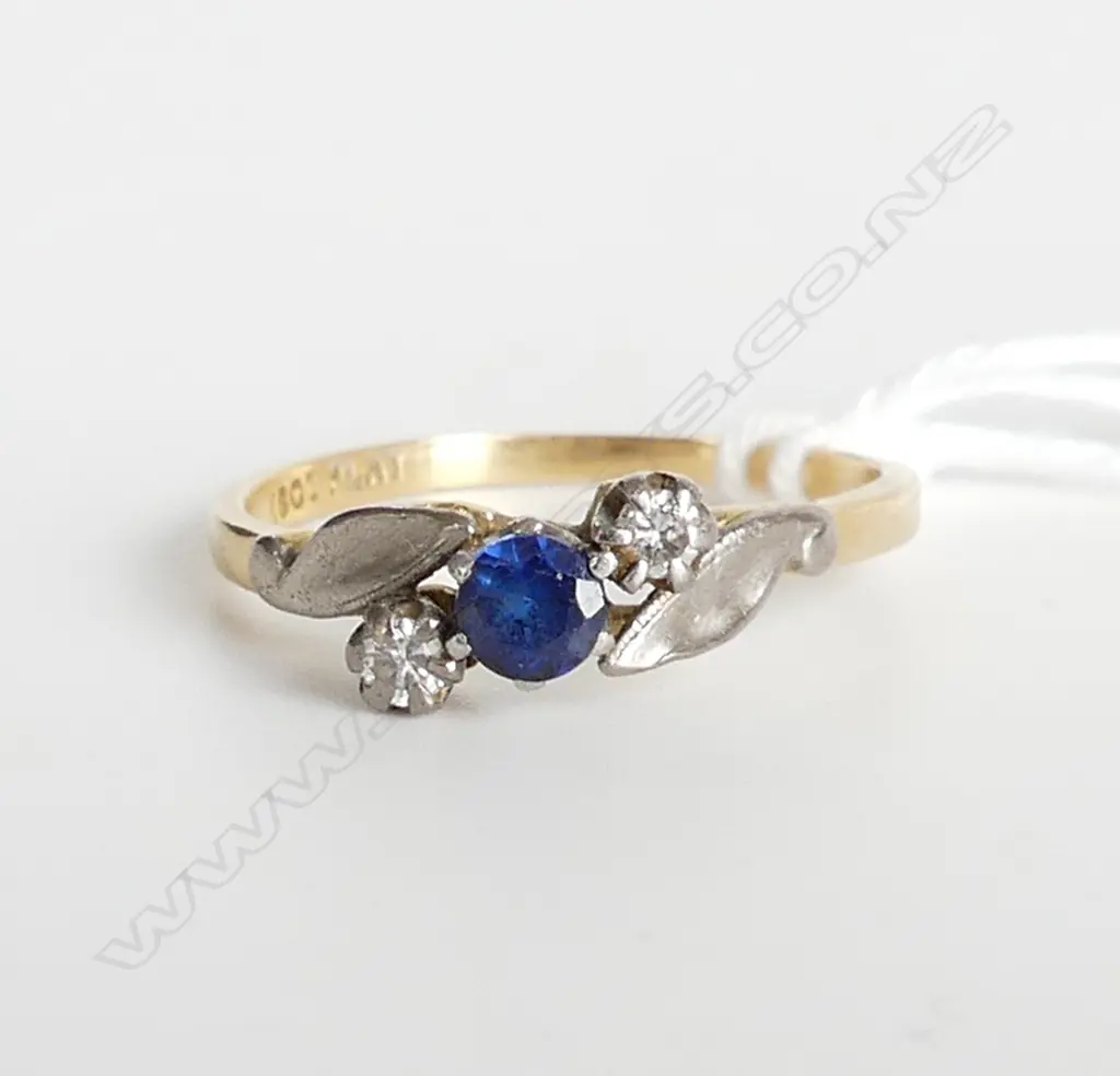 18CT GOLD/ PLAT RING WITH DIAMONDS & BLUE STONE Image 1++