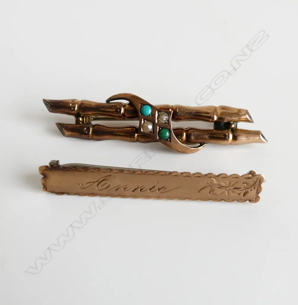 2 VINTAGE 9CT GOLD BAR BROOCHES, 4.4GMS Image 1++