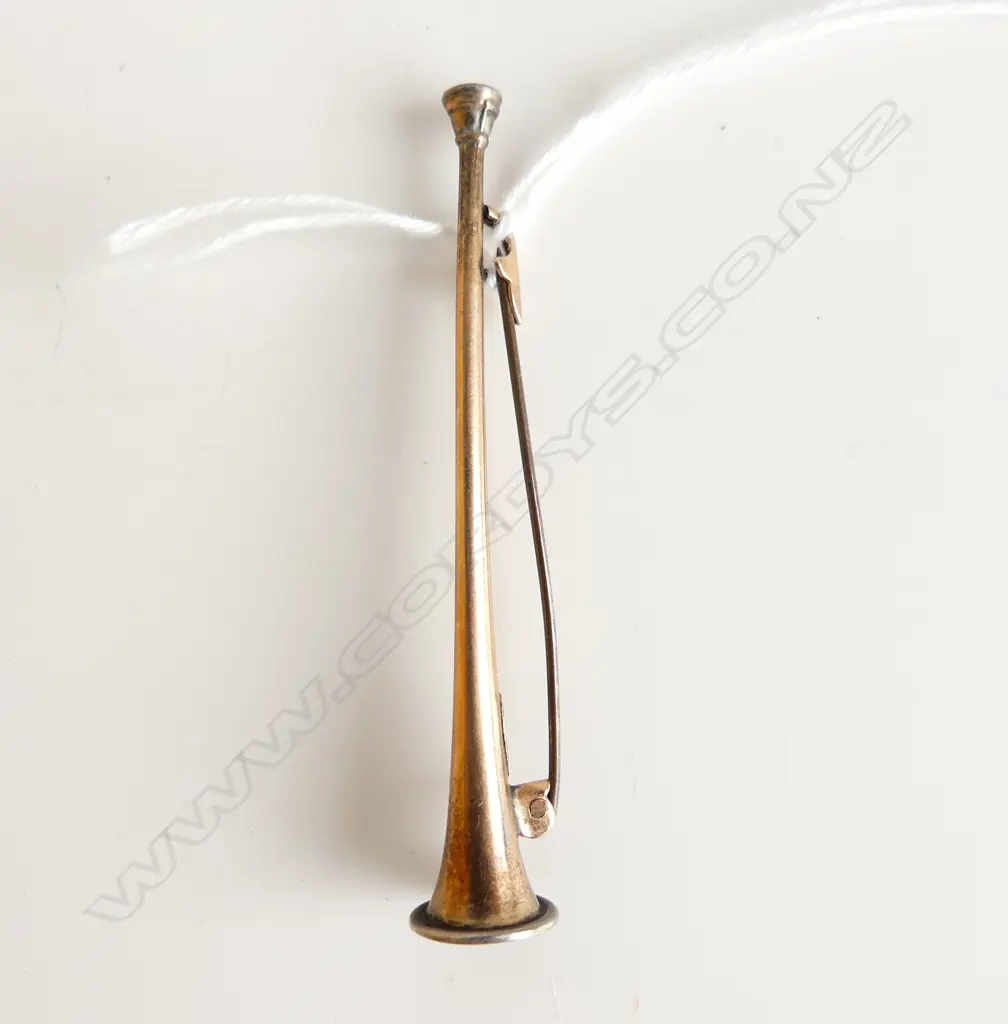 9ct GOLD HUNTING HORN BROOCH W silver ends L.62mm Image 1++