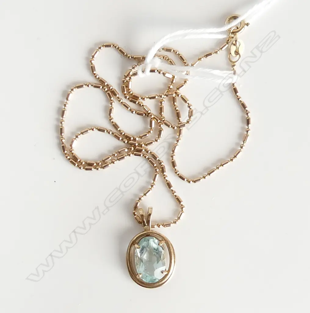 9ct GOLD CHAIN & AQUAMARINE PENDANT 3.48gms Image 1++