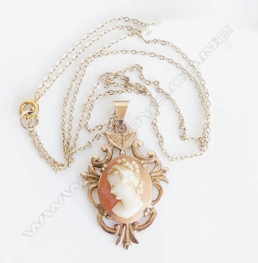 9CT GOLD SET CAMEO PENDANT & CHAIN, 3.6GMS Image 1++