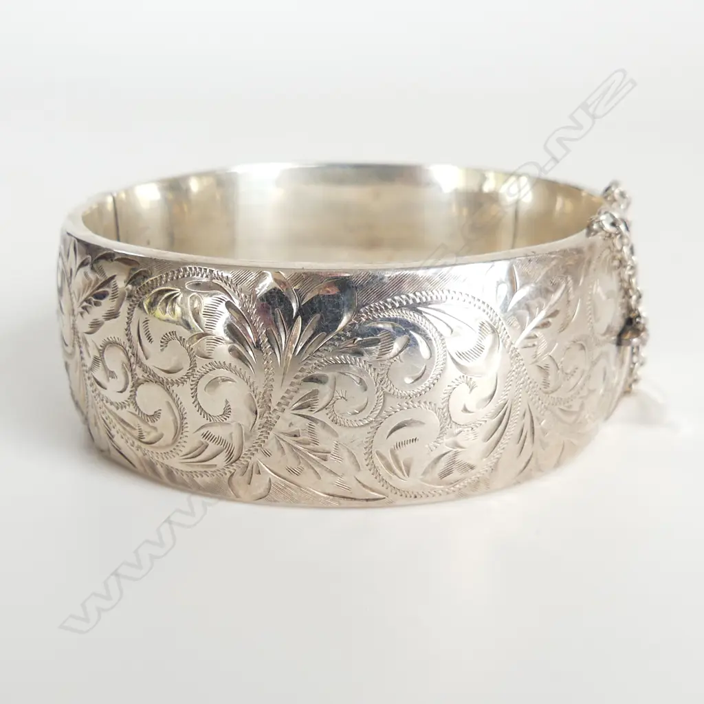 WIDE STG SILVER HINGED BRACELET, 32.8GMS  Image 1++
