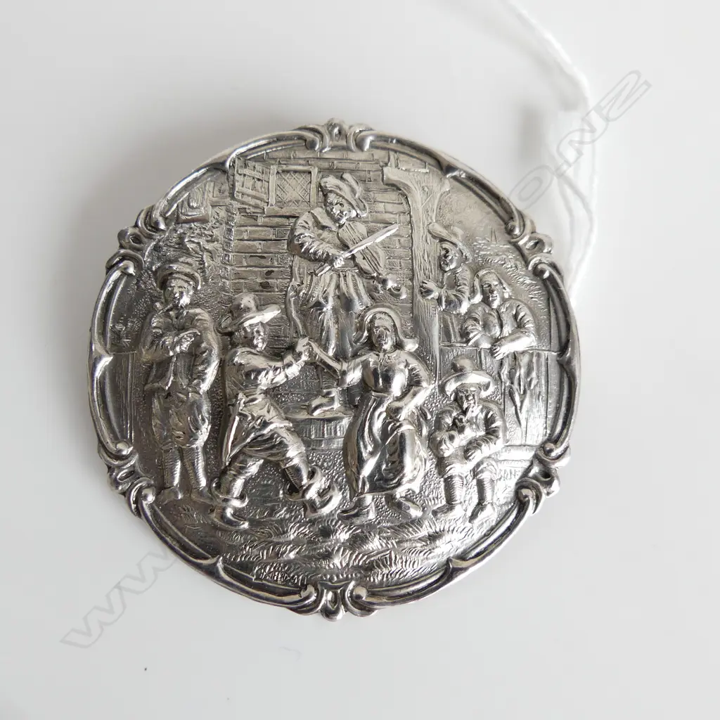 LG VINTAGE EUROPEAN SILVER BROOCH, DIA 72mm, 13.7GMS Image 1++