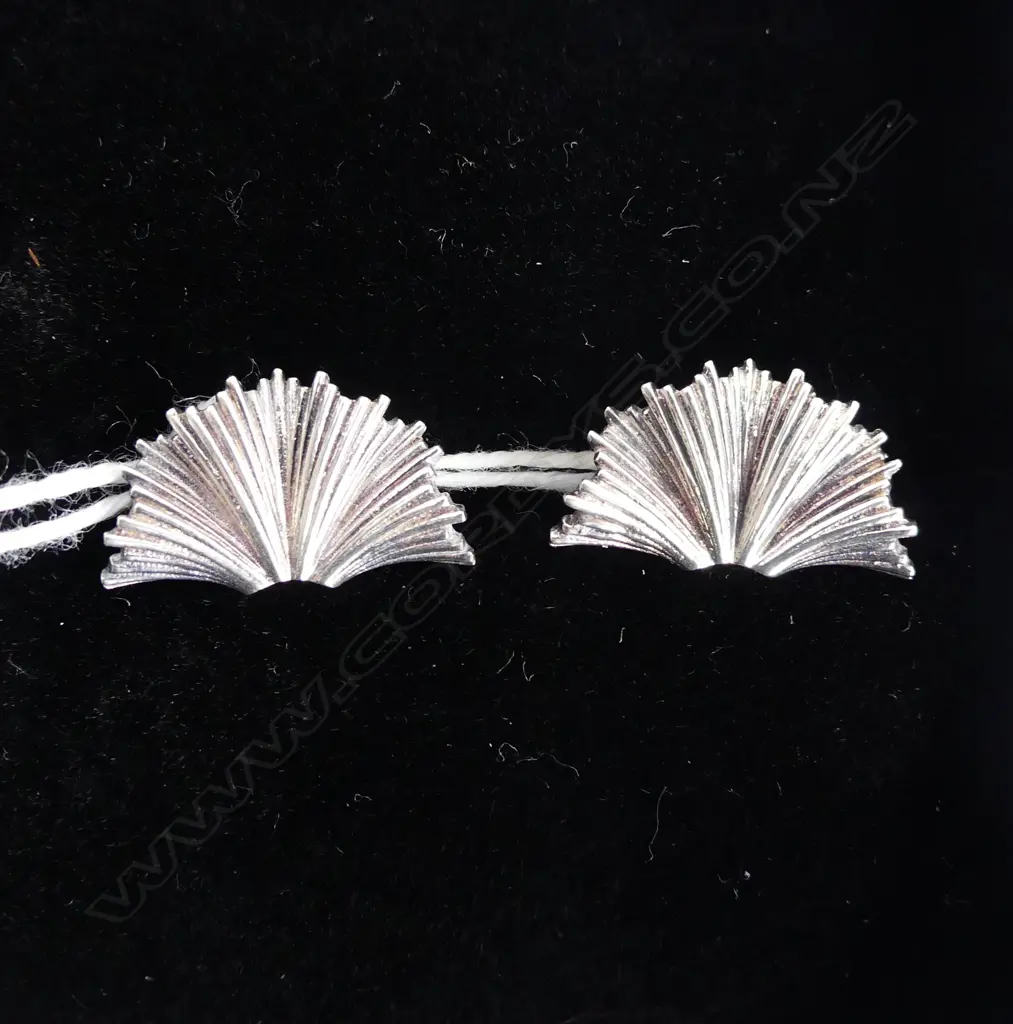 PR MEADOWLARK 925 SILVER STUD EARRINGS, BOXED 3.6 GRAMS W.18mm Image 1++