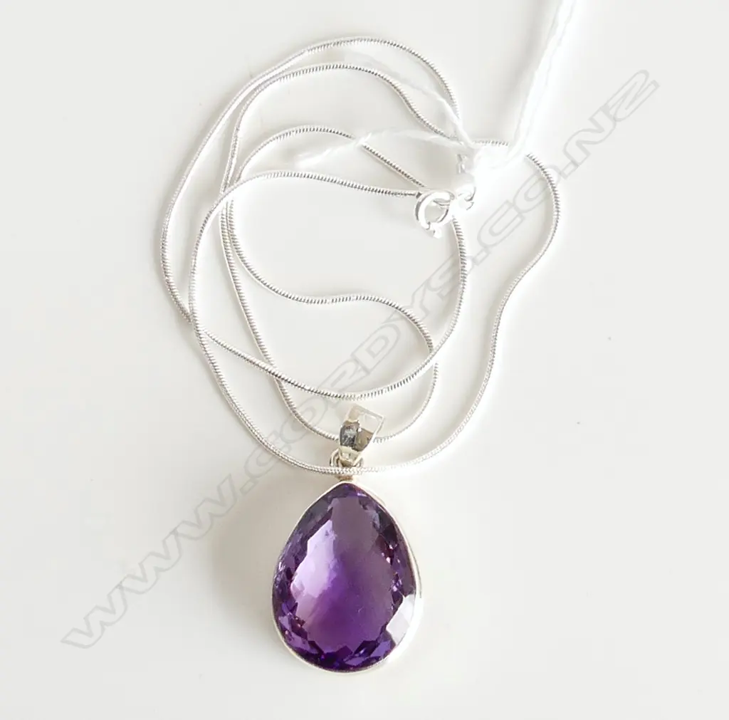 LG PR SHAPED AMETHYST & 925 SILVER PENDANT & CHAIN  Image 1++