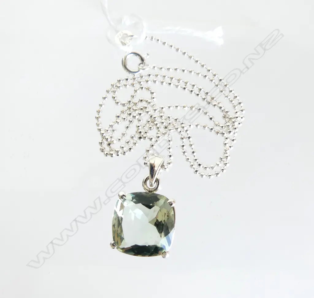 GREEN AMETHYST & 925 SILVER PENDANT & CHAIN Image 1++