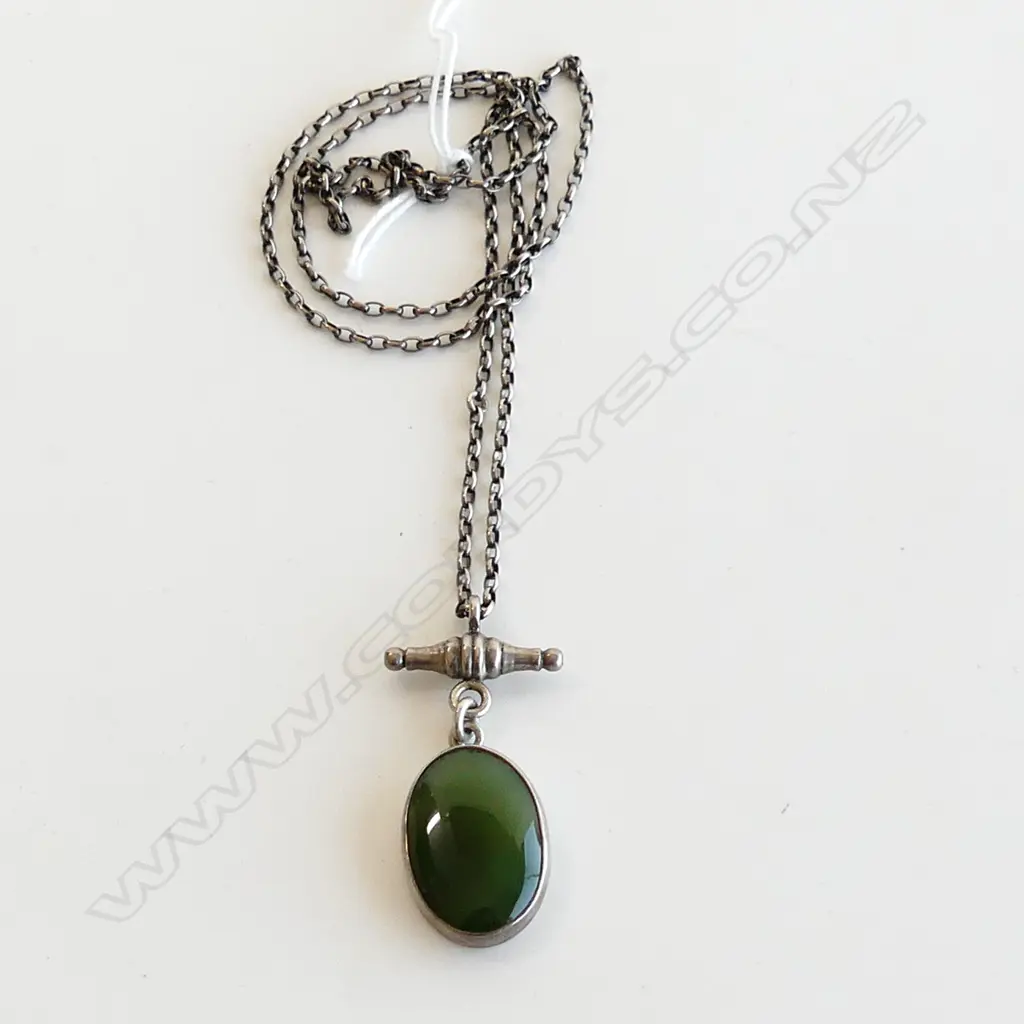 STG SILVER & GREENSTONE PENDANT & CHAIN 16.40gms Image 1++