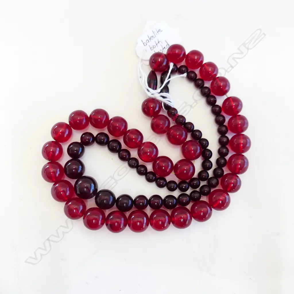 2 VINTAGE RED BAKELITE NECKLACES L'S.370 & 430mm Image 1++
