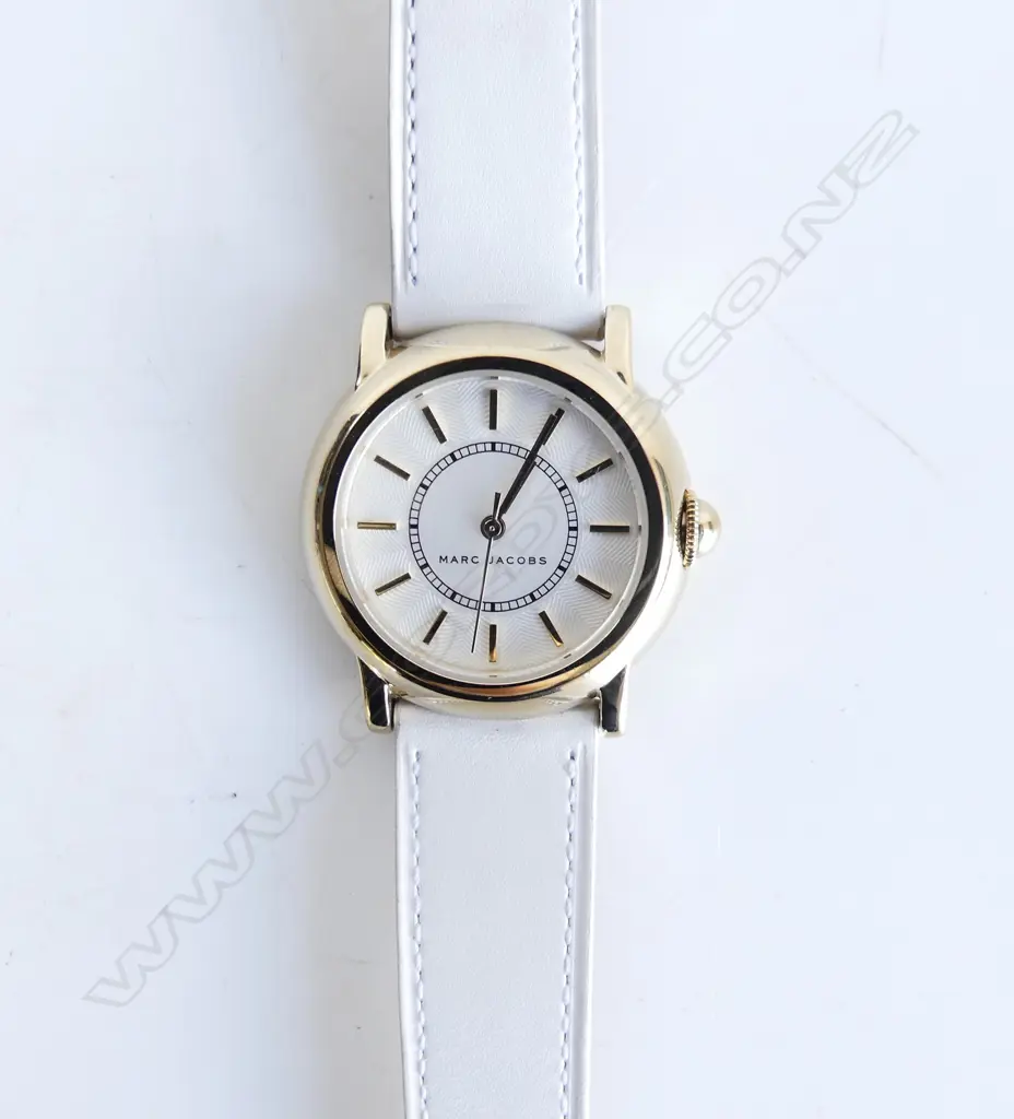 MARC JACOBS LADIES DRESS WATCH, WHITE LEATHER STRAP. IN WORKING ORDER Image 1++