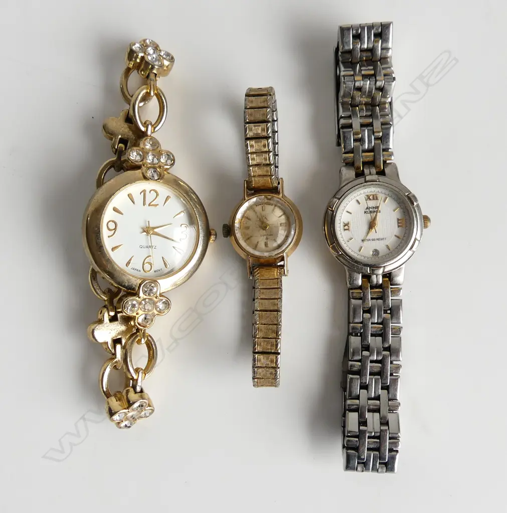 3 VINTAGE LADIES WRIST WATCHES, NOT GOING Image 1++
