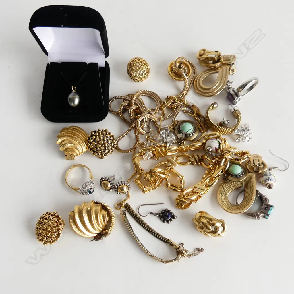 ASST COSTUME JEWELLERY EARRINGS, NECKLACES ETC.. Image 1++