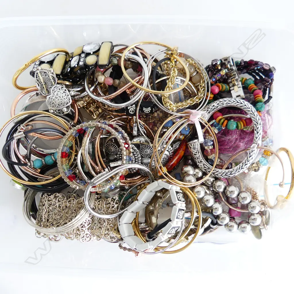BOX LG ASST COSTUME JEWELLERY NECKLACES, BANGLES & BRACELETS, Image 1++