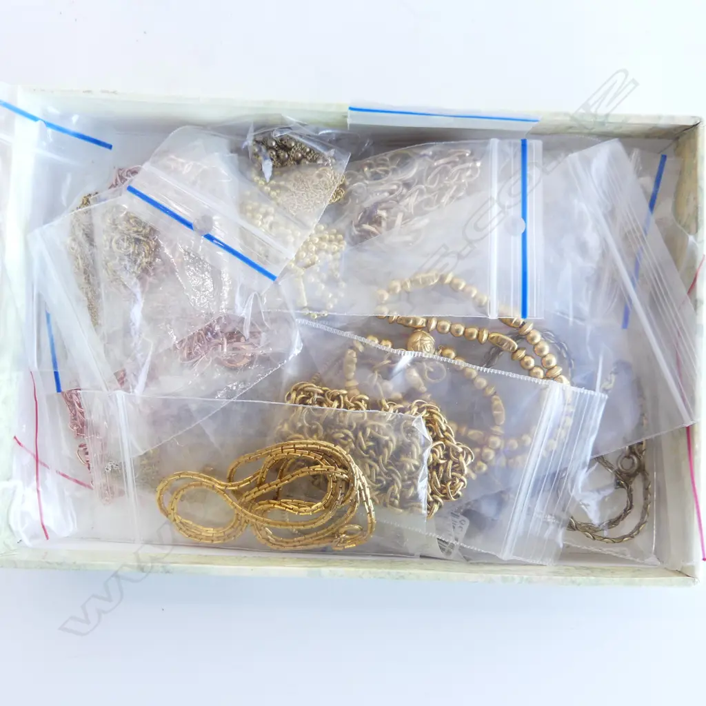 SM BOX ASST GOLD PLATED CHAINS IN BAGS Image 1++