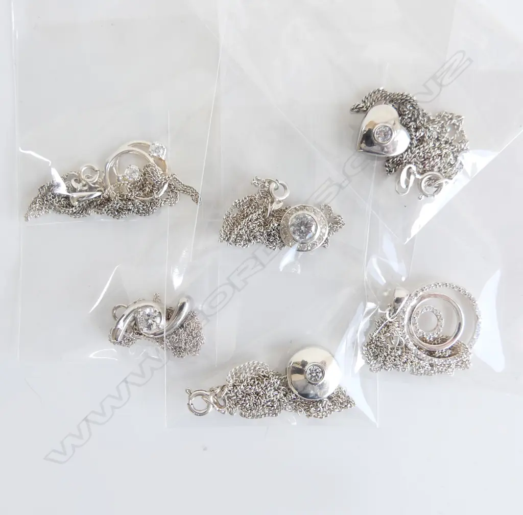 6 925 SILVER & CLEAR GEM NECKLACES Image 1++