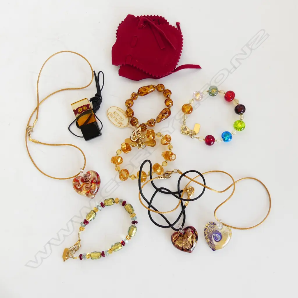 8 PCES MURANO GLASS JEWELLERY; 4 PENDANT NECKLACES, 4 BRACELETS - AMBER / GOLD TONES Image 1++