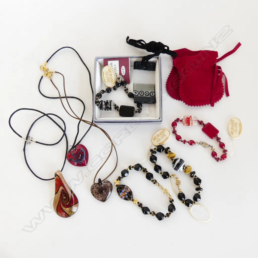 8 PCES MURANO GLASS JEWELLERY; 4 PENDANT NECKLACES, 4 BRACELETS - BLACK / RED TONES Image 1++