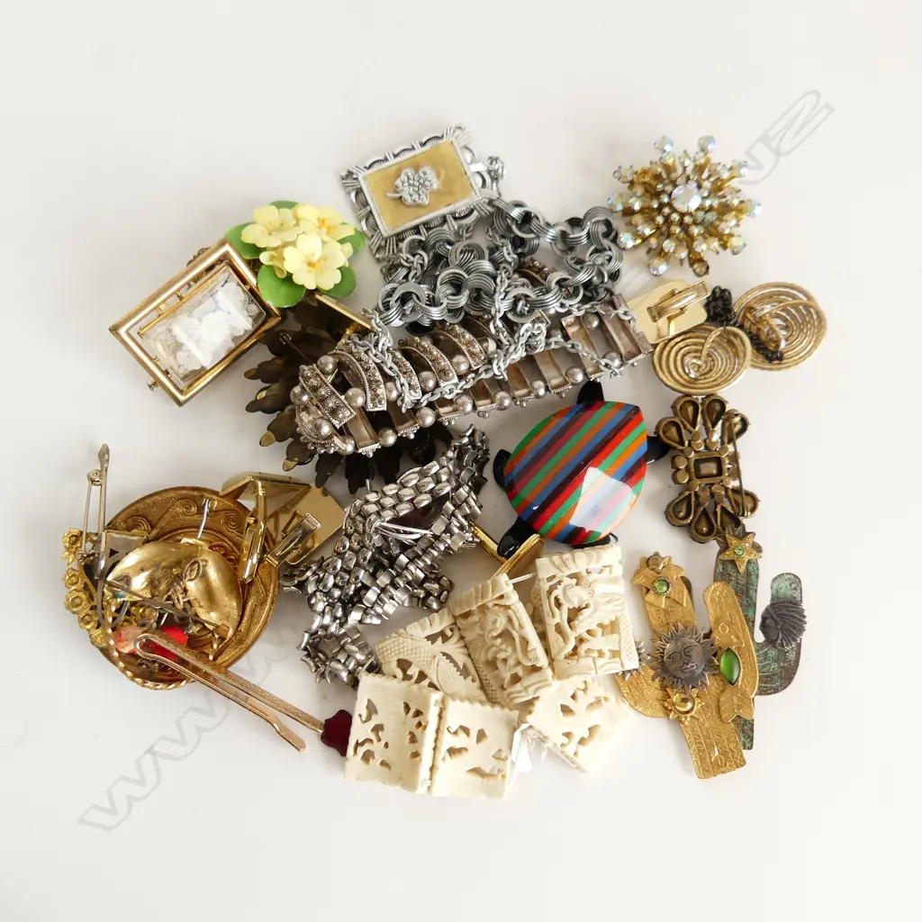 ASST. COSTUME JEWELLERY Image 1++