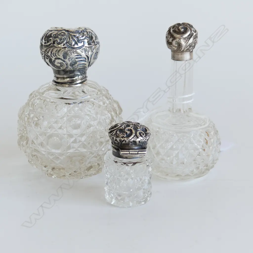 3 VINTAGE CUT GLASS & STG SILVER LIDDED SCENT BOTTLES H. 90, 90, 40mm Image 1++