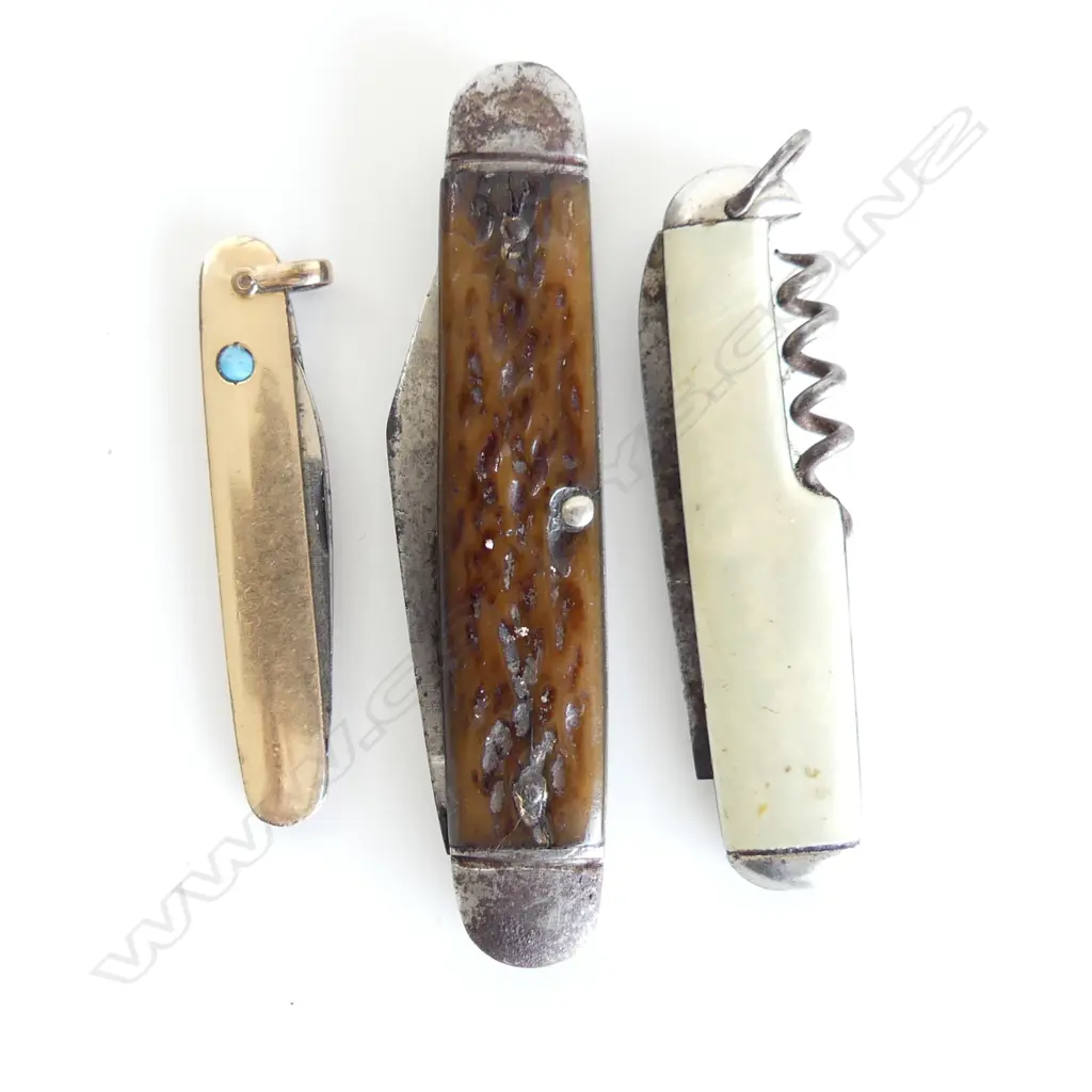 THREE VINTAGE POCKET KNIVES Image 1++
