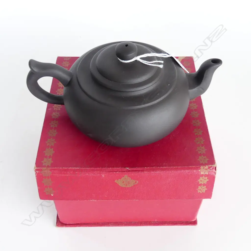 YIXING WARE TEAPOT, 120mm dia, BOXED Image 1++